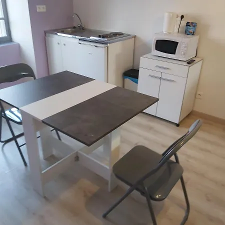 Apartment Hebergements Sylvain Neuilly-l'Eveque