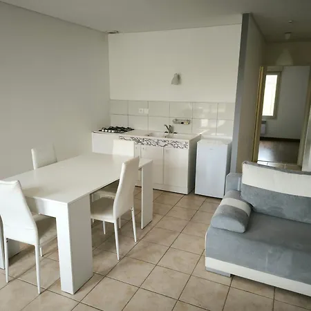 Apartment Hebergements Sylvain Neuilly-l'Eveque