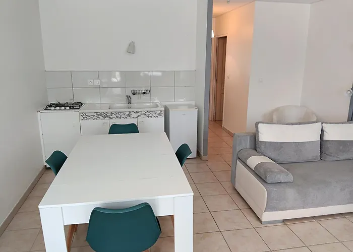 Hebergements Sylvain * Neuilly-l'Eveque